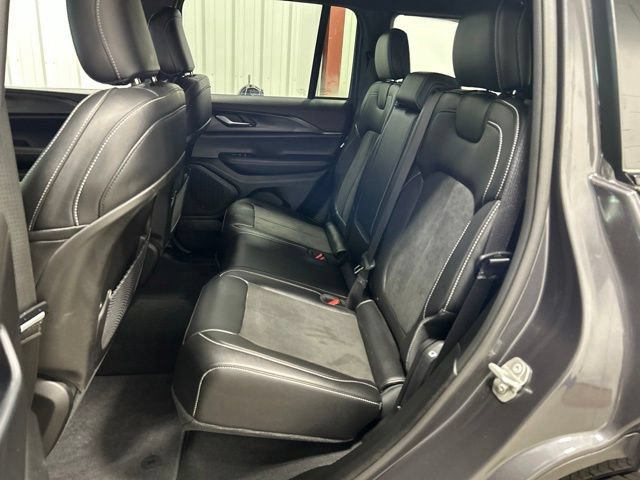 Used 2023 Jeep Grand Cherokee Altitude AWD/4WD image 17