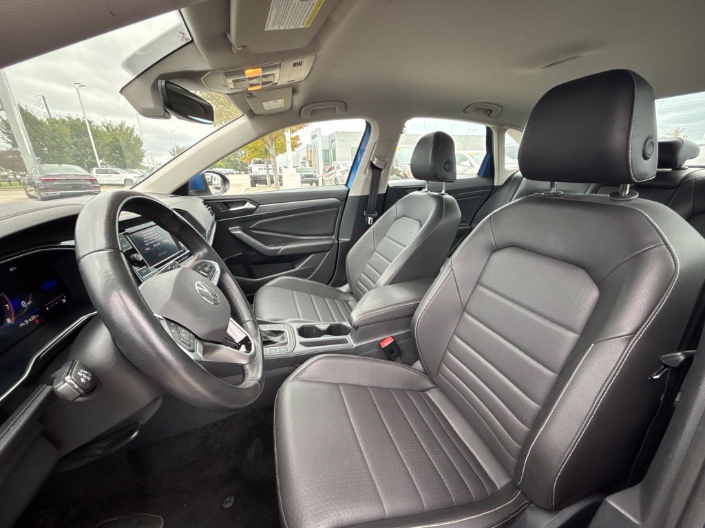 Used 2024 Volkswagen Jetta SE FWD image 12