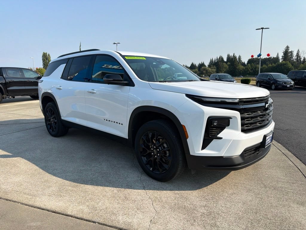 Used 2025 Chevrolet Traverse LT w/ Midnight/Sport Edition FWD image 7
