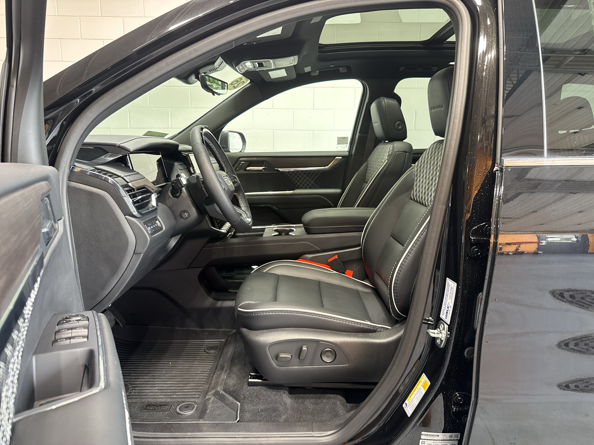 New 2026 GMC Acadia Denali w/ Super Cruise Package AWD/4WD image 16