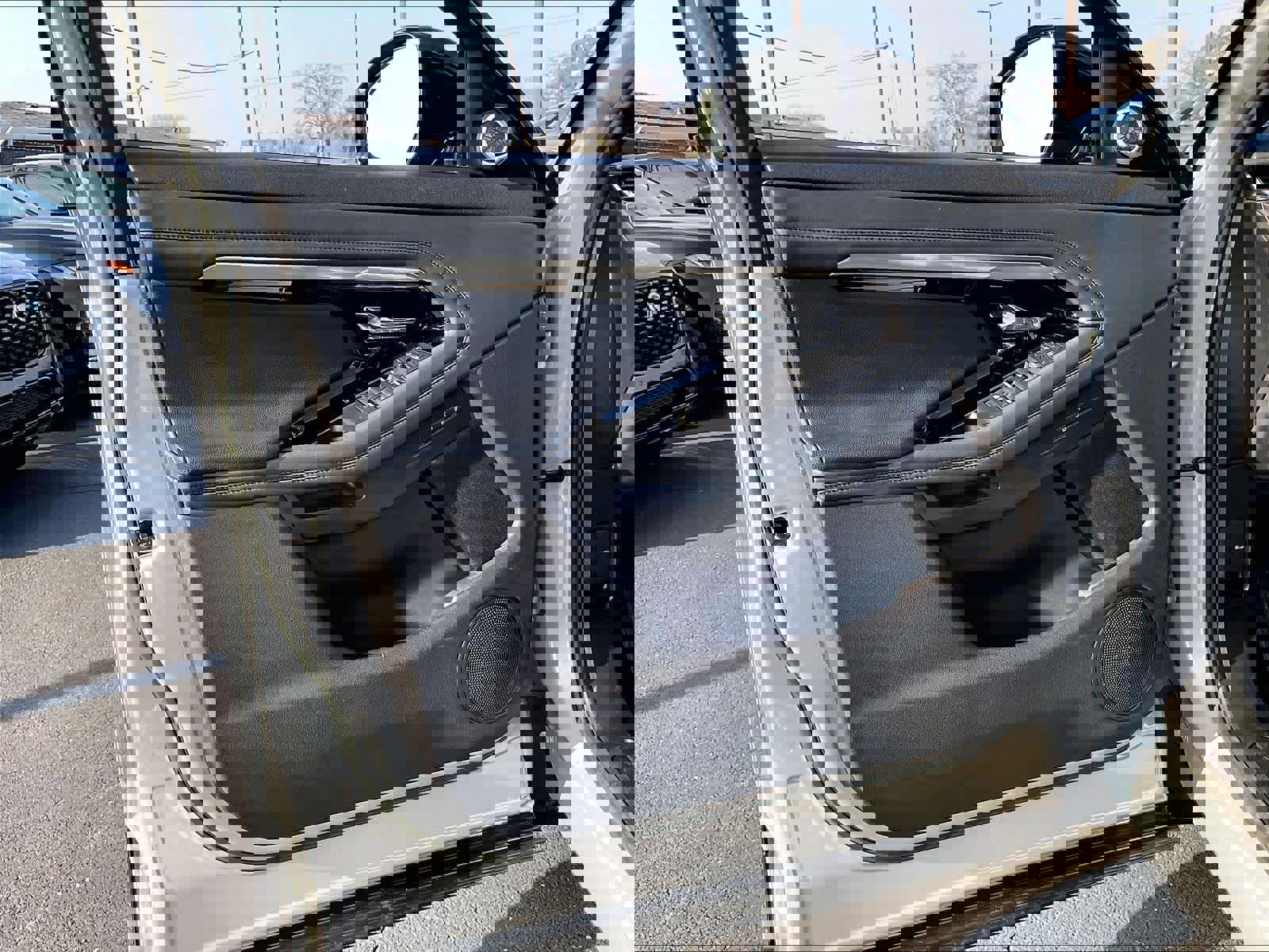 Used 2023 Land Rover Range Rover Evoque R-Dynamic SE image 25