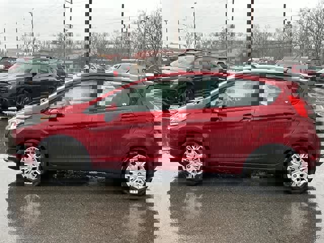 Used 2015 Ford Fiesta SE image 2