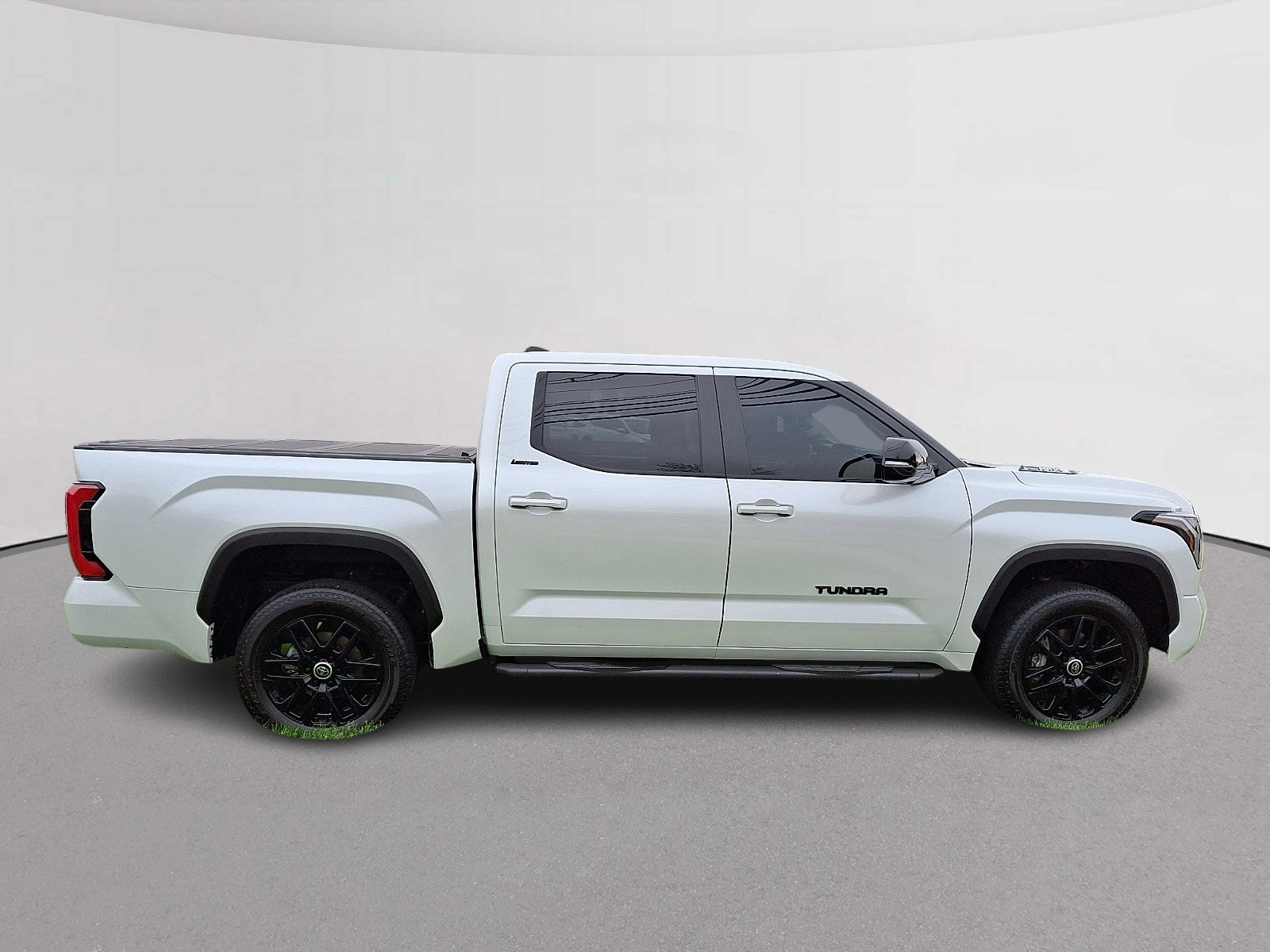 Used 2024 Toyota Tundra Limited AWD/4WD image 11