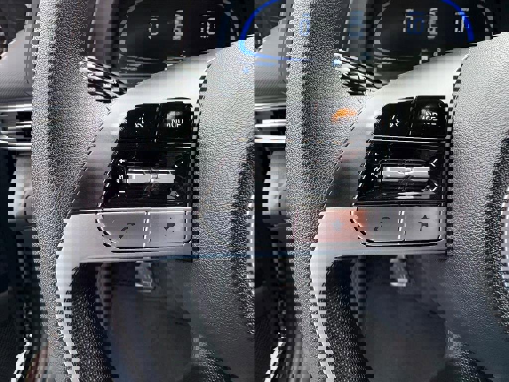 Certified 2025 Hyundai Elantra SE image 11