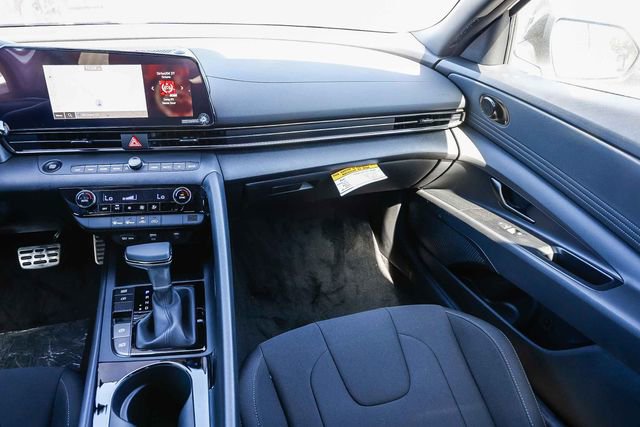 New 2025 Hyundai Elantra SEL image 18