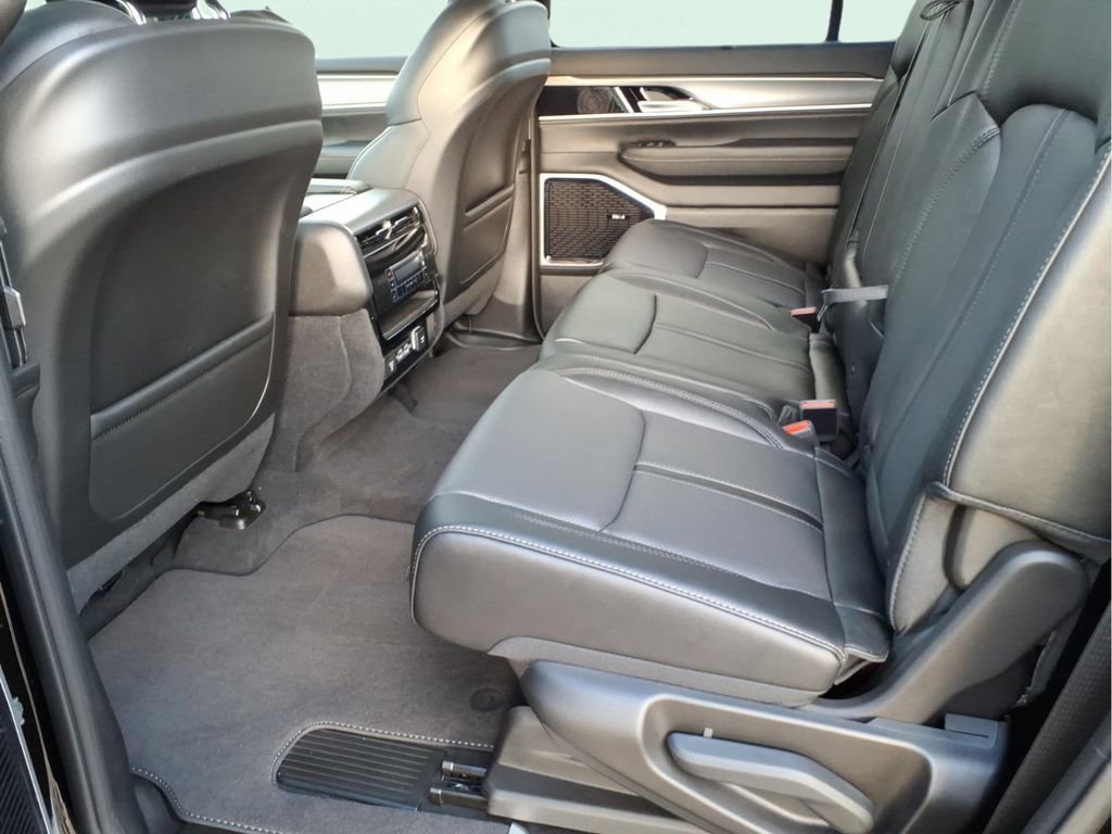 New 2026 Jeep Grand Wagoneer Limited image 9