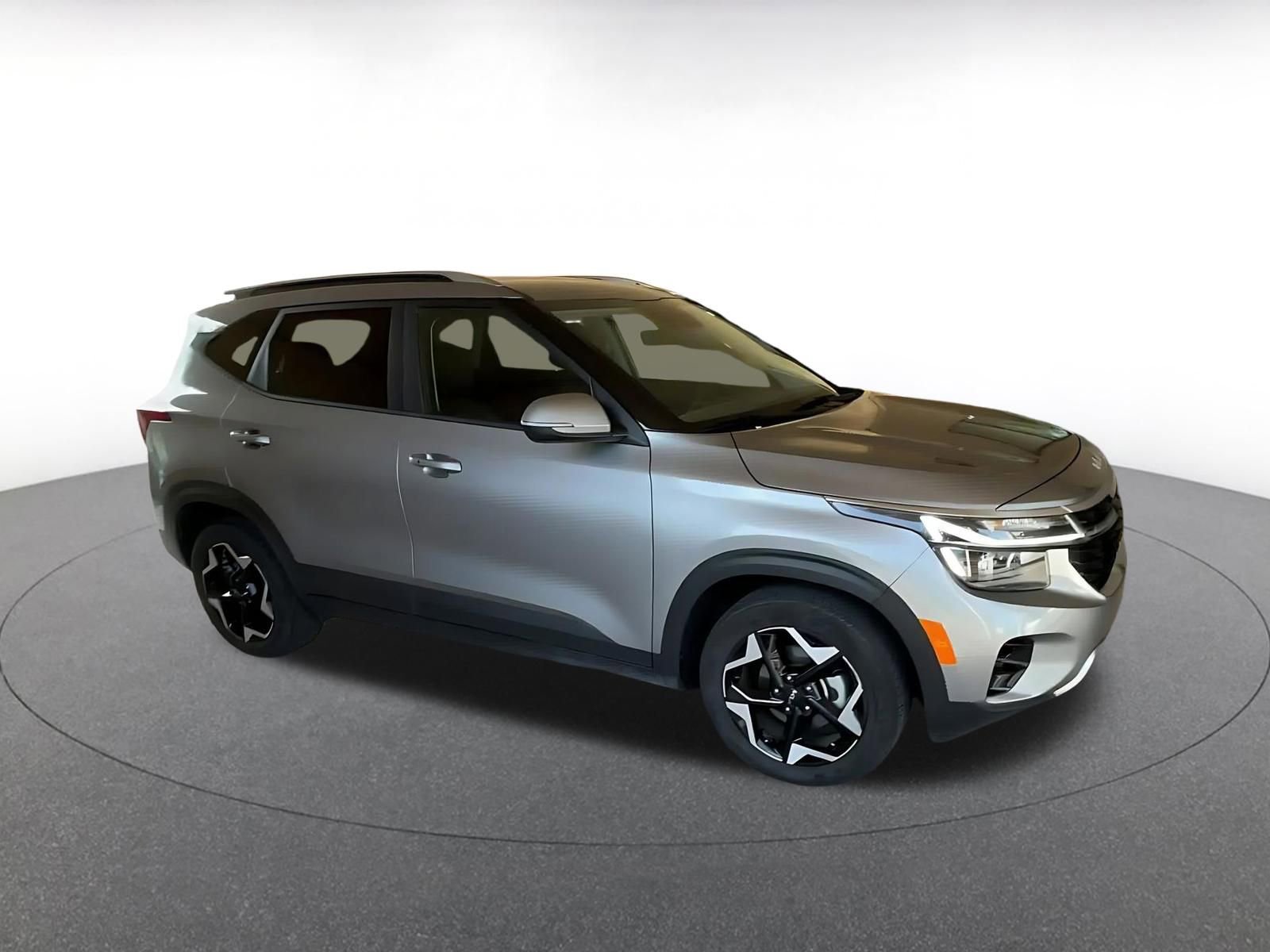 Used 2025 Kia Seltos S FWD image 2