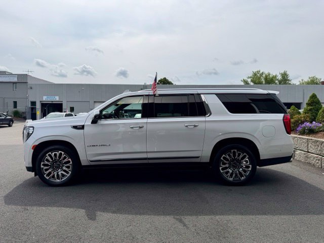 Certified 2024 GMC Yukon XL Denali Ultimate AWD/4WD image 4