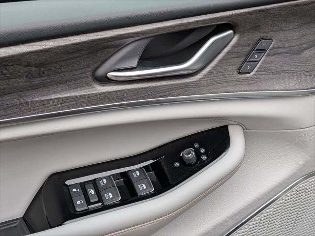 Certified 2023 Jeep Grand Cherokee L Overland AWD/4WD image 14