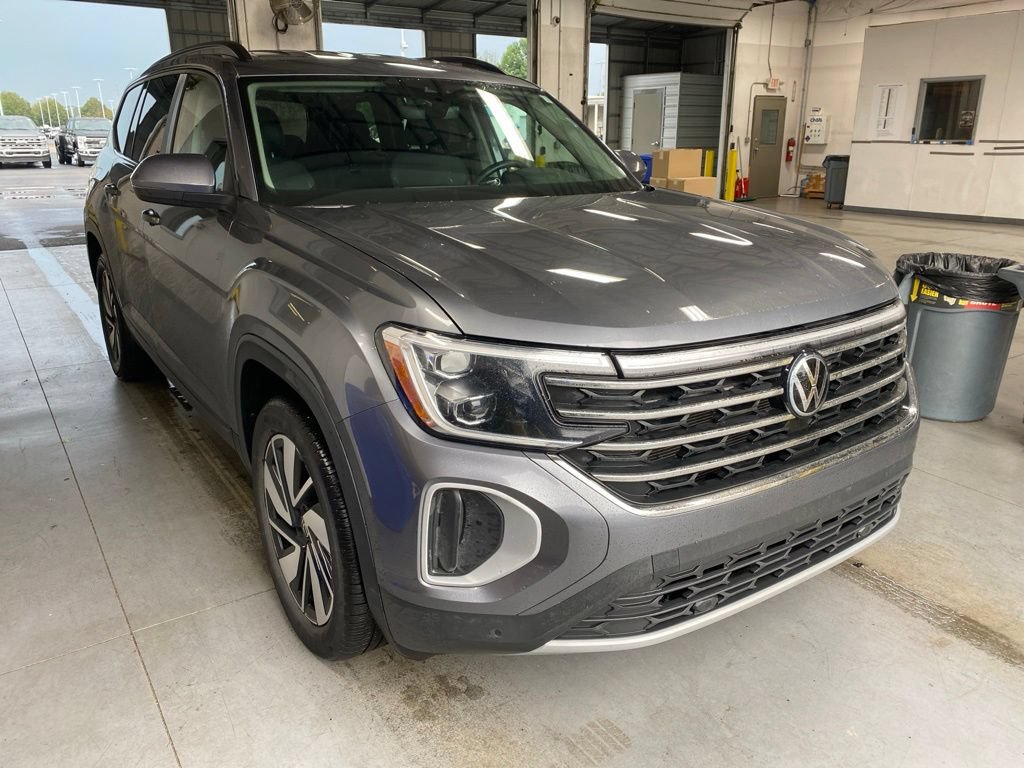 Used 2025 Volkswagen Atlas SE AWD/4WD image 1