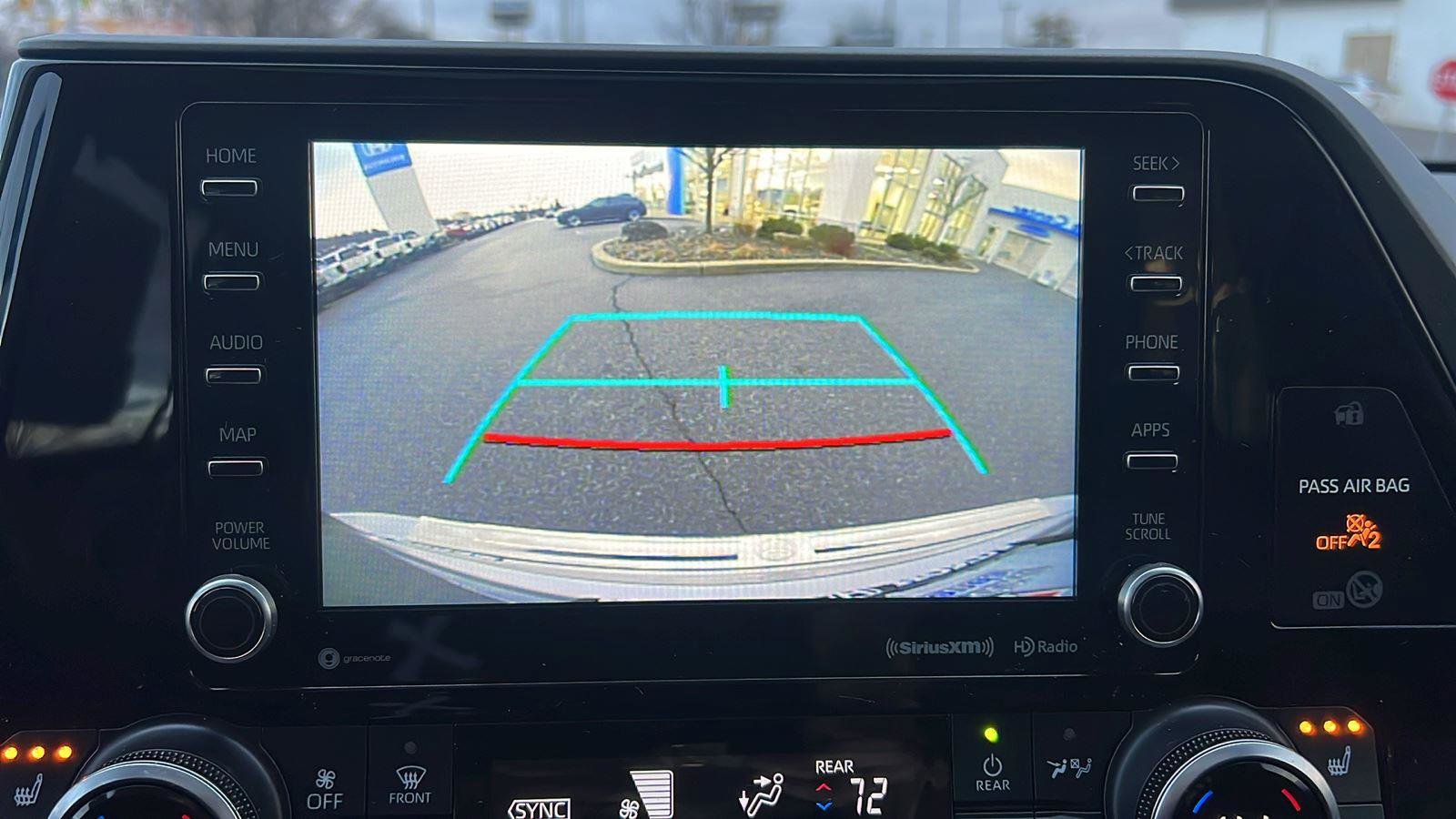 Used 2021 Toyota Highlander XLE image 30