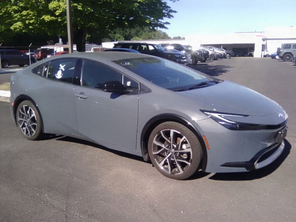 Used 2023 Toyota Prius Prime FWD image 4