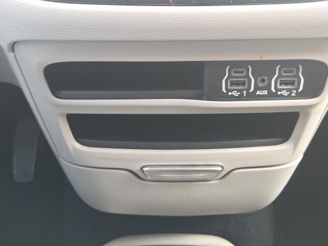 Used 2023 Chrysler Pacifica Touring-L image 37