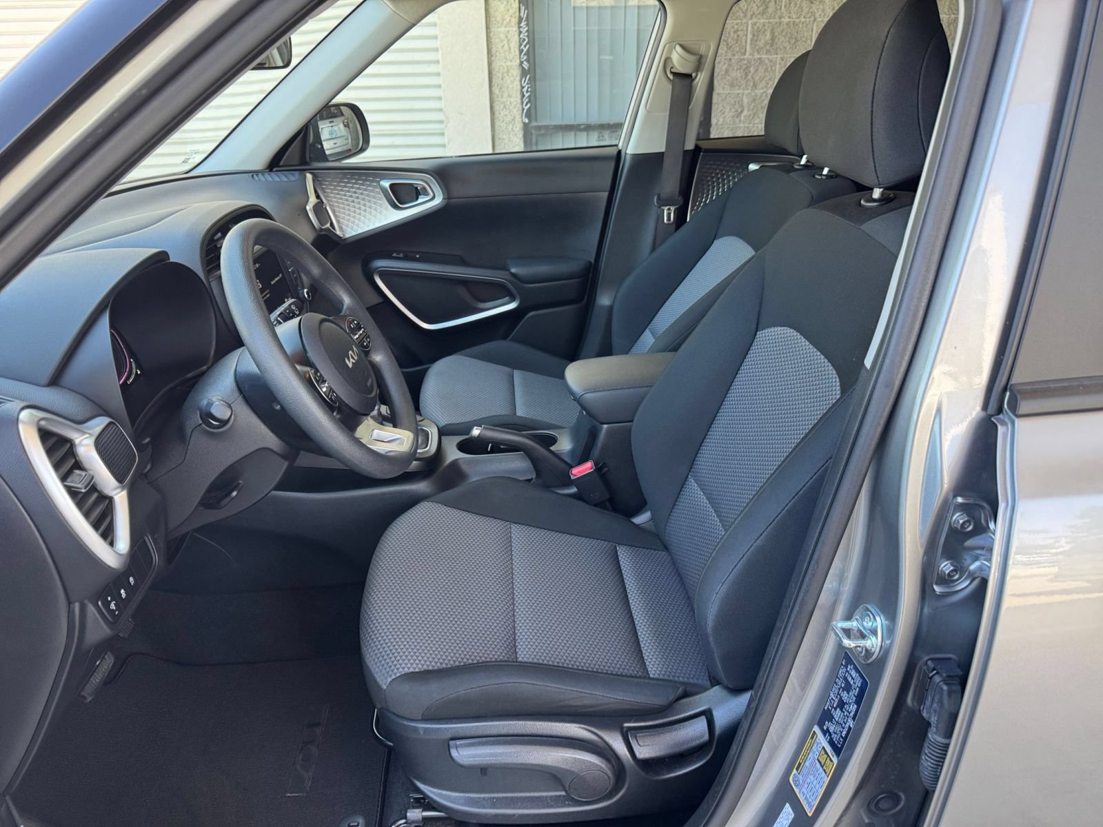 Used 2025 Kia Soul LX w/ LX Technology Package FWD image 24