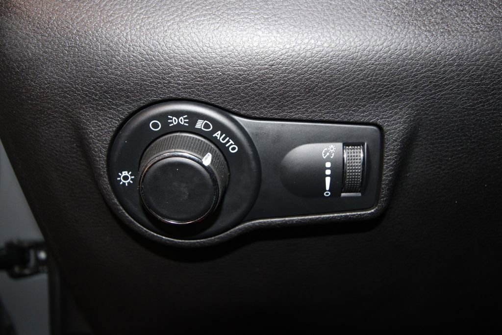 Used 2023 Jeep Compass Sport AWD/4WD image 9