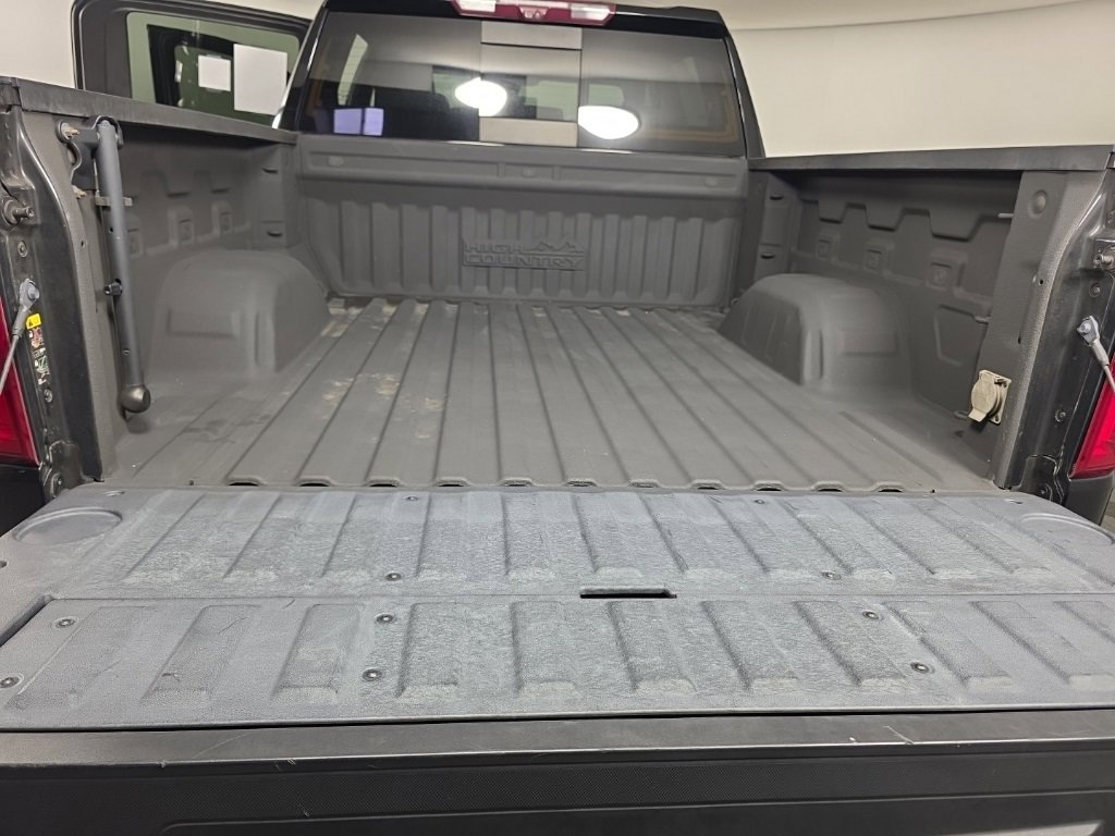 Used 2022 Chevrolet Silverado 1500 High Country w/ Technology Package image 38