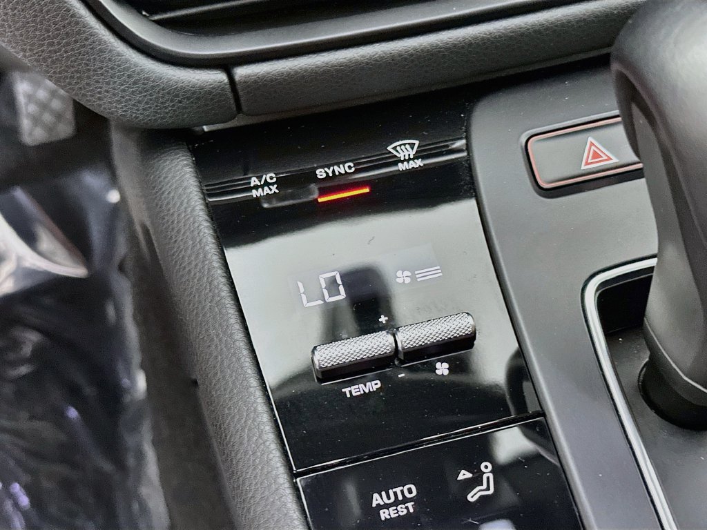 Certified 2023 Porsche Macan S AWD/4WD image 18