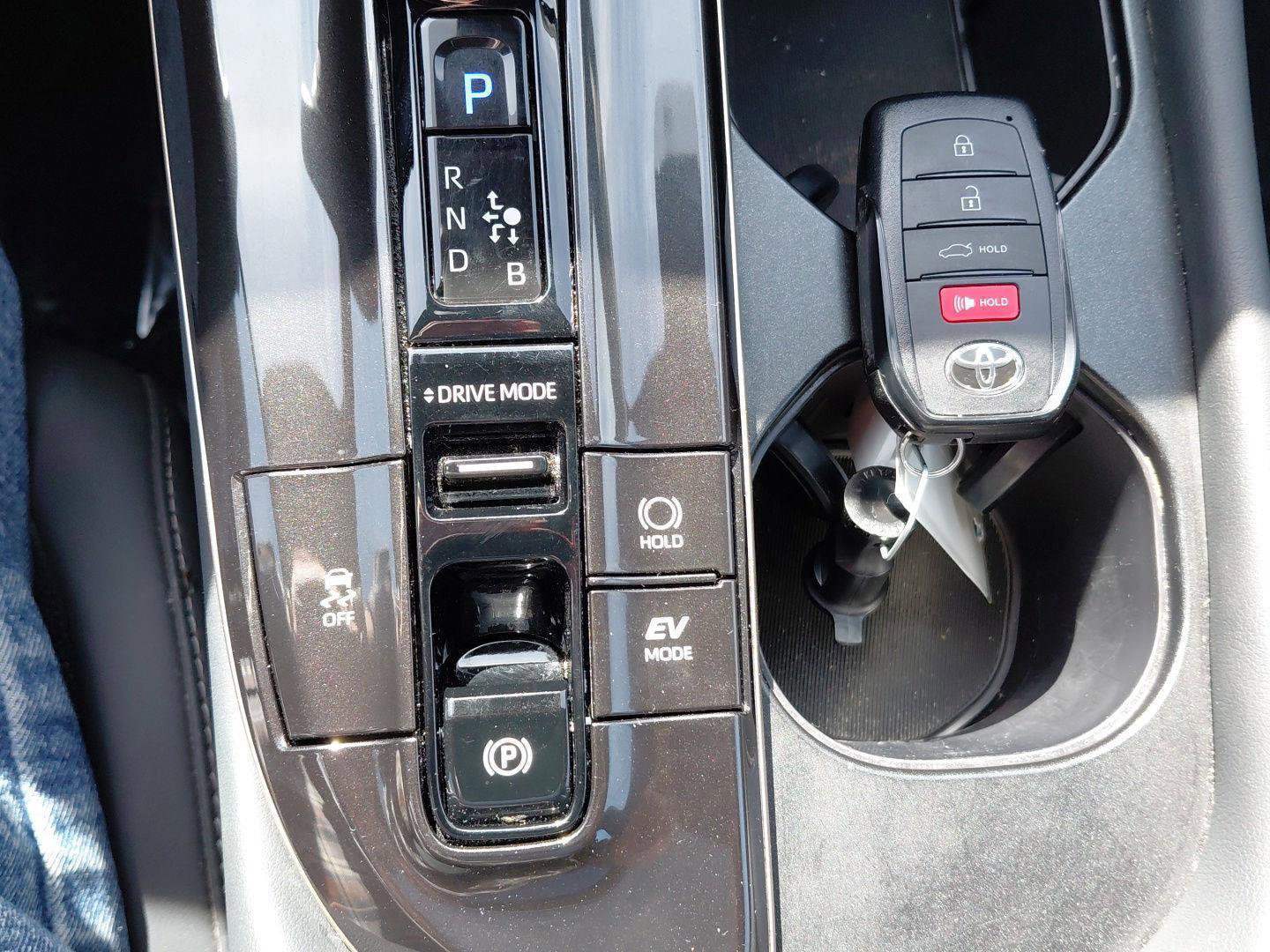 Used 2024 Toyota Crown Limited image 34