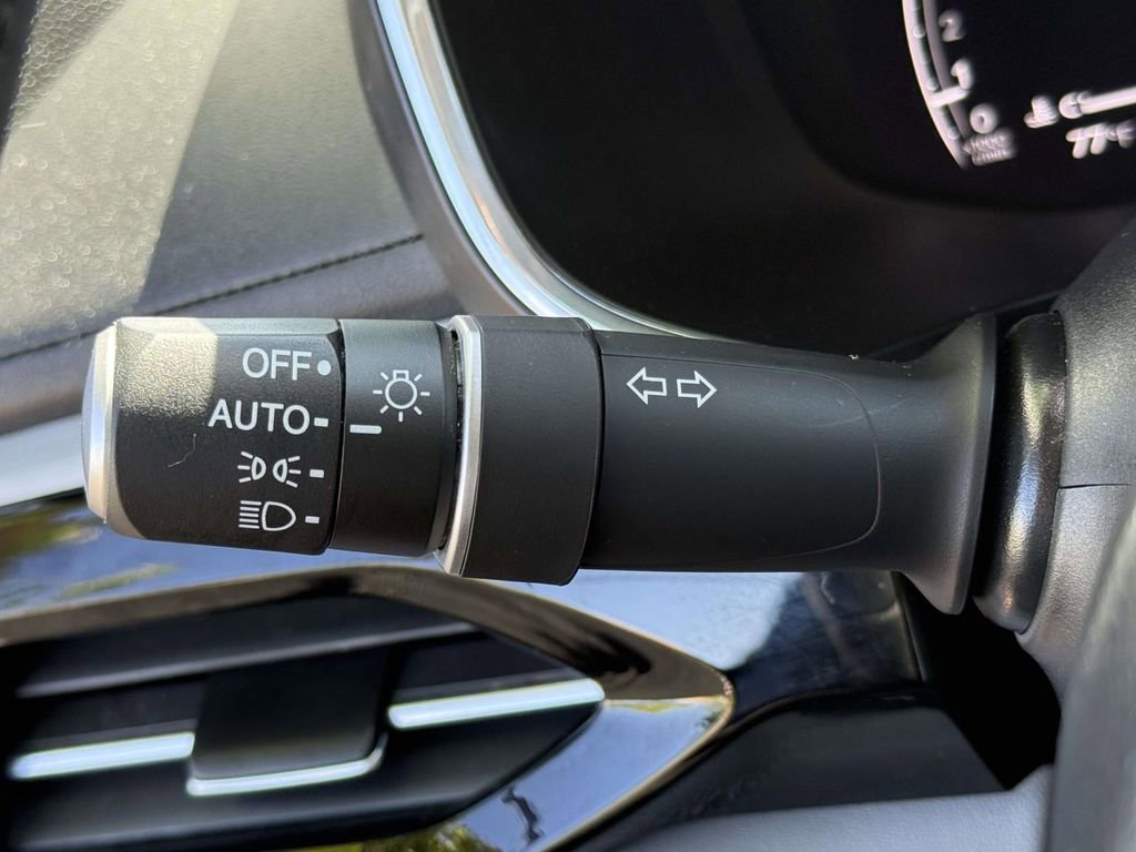 Used 2024 Acura MDX SH-AWD w/ Technology Package image 30