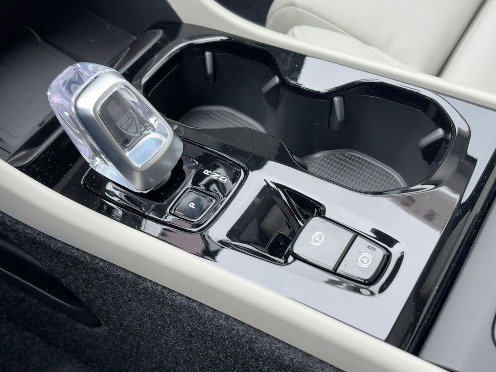 New 2026 Volvo XC40 B5 Ultra w/ Protection Package image 15