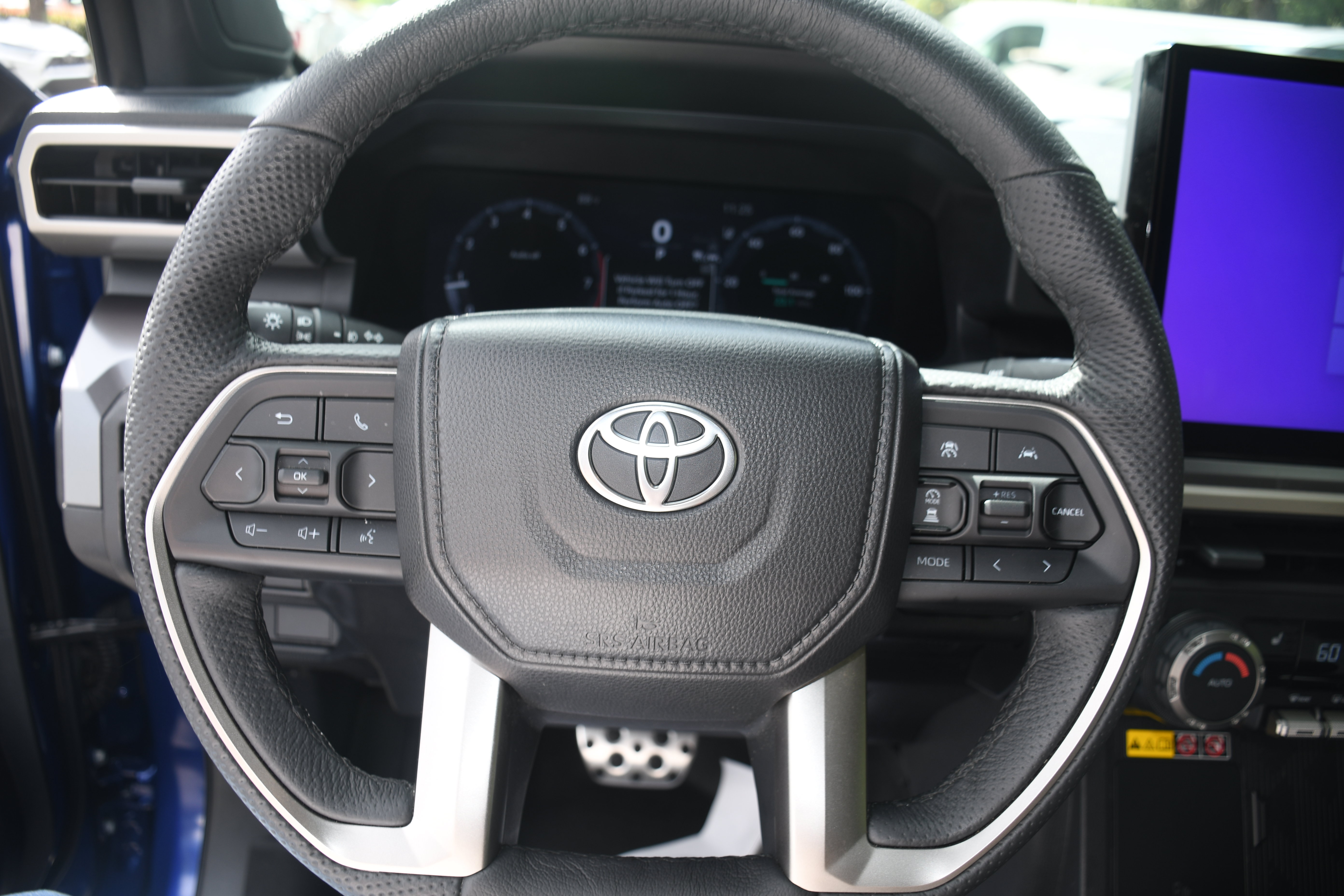 Used 2025 Toyota Tacoma TRD Sport w/ TRD Sport Upgrade Package RWD image 10