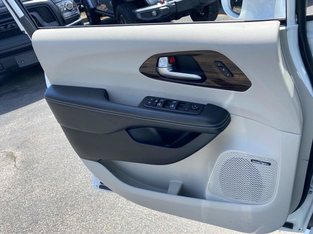 Used 2022 Chrysler Pacifica Limited AWD/4WD image 22