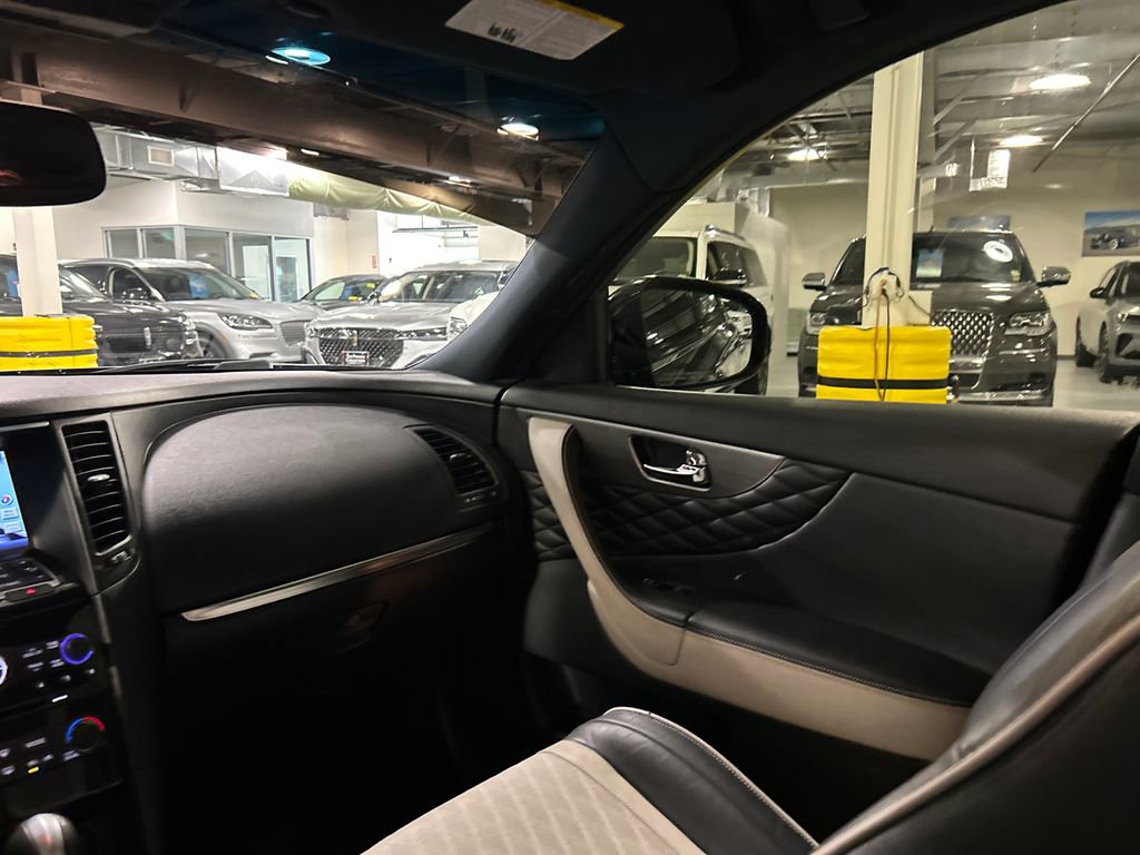 Used 2017 INFINITI QX70 AWD w/ Limited Package image 26