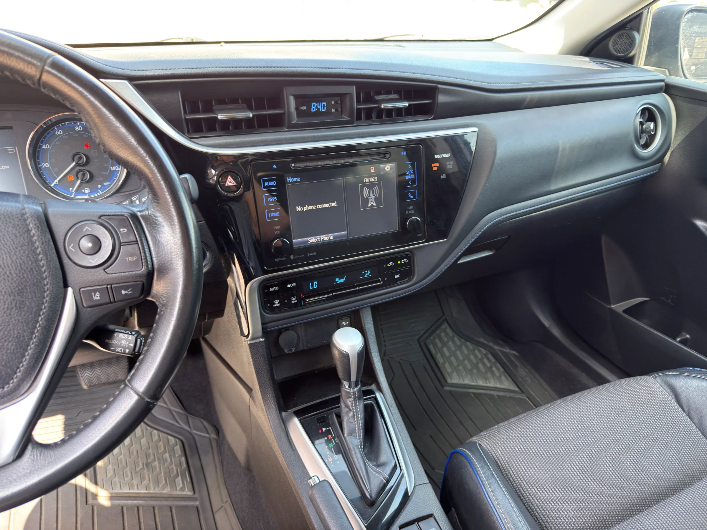 Used 2017 Toyota Corolla SE w/ SE Premium Package FWD image 16