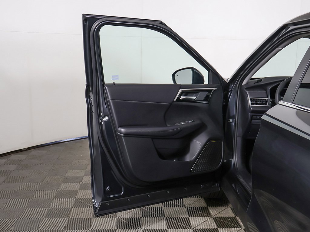 New 2025 Mitsubishi Outlander SE image 23