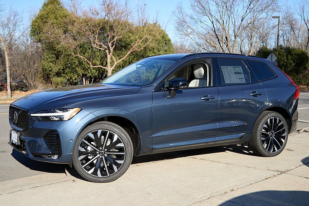 New 2026 Volvo XC60 B5 Ultra w/ Protection Package Premier image 3