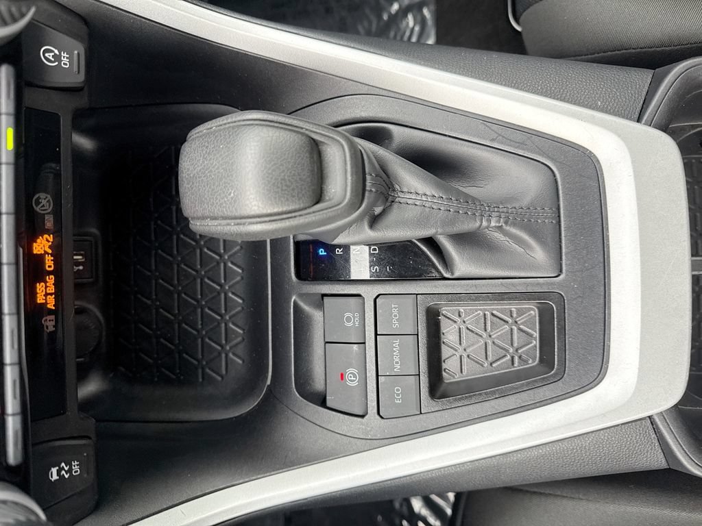 Used 2025 Toyota RAV4 XLE FWD image 21