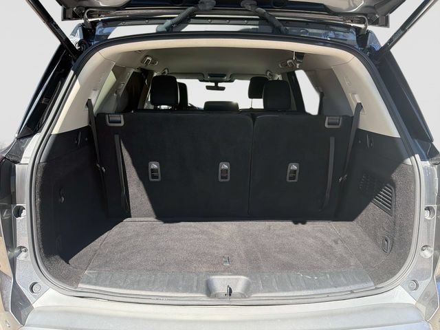 Used 2023 Nissan Pathfinder SL AWD/4WD image 17