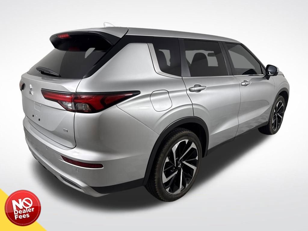Used 2022 Mitsubishi Outlander SE image 3