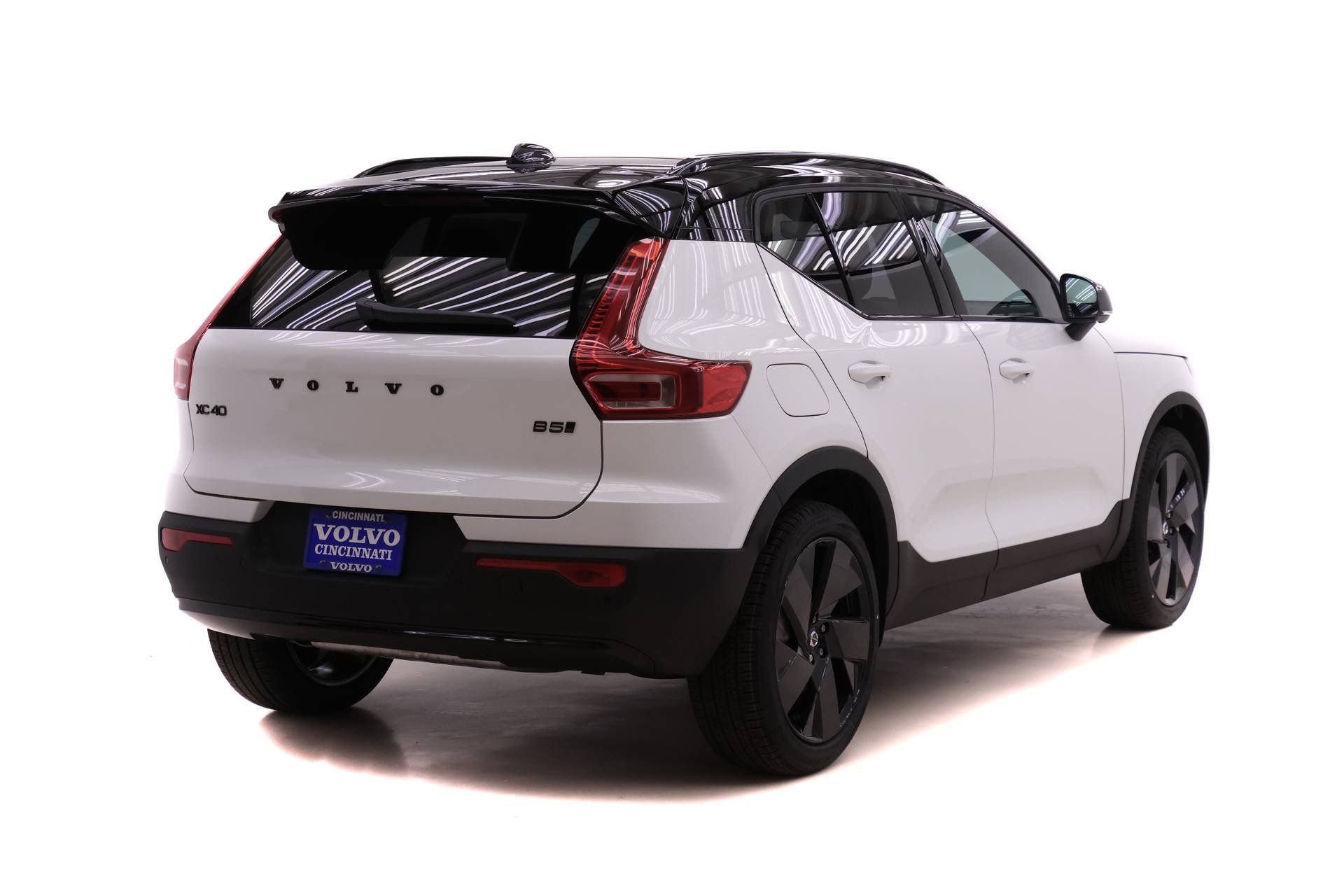 New 2026 Volvo XC40 B5 Ultra w/ Protection Package Premier AWD/4WD image 4