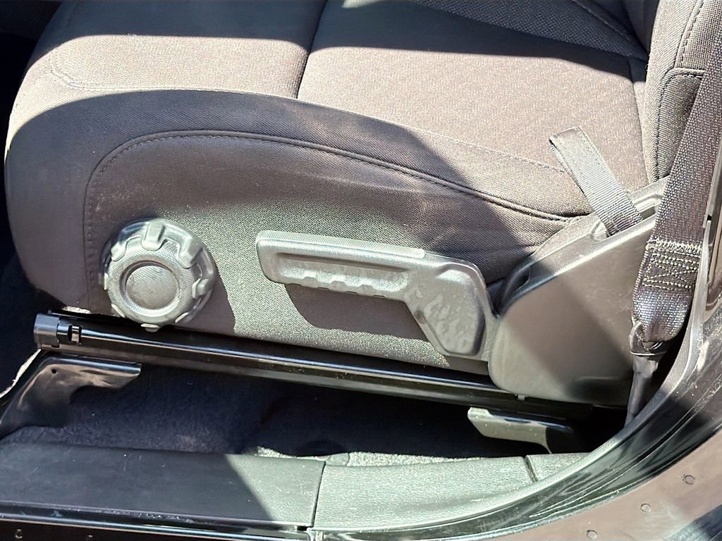 Used 2023 Jeep Wrangler Sport S image 23