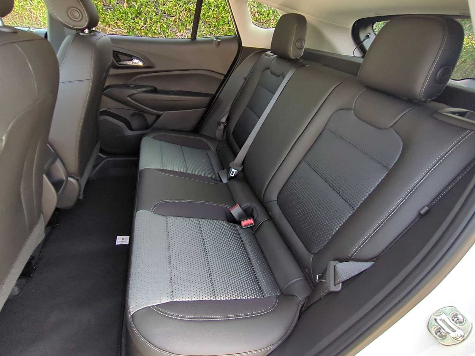 New 2026 Chevrolet Trax LT w/ Midnight Edition FWD image 23