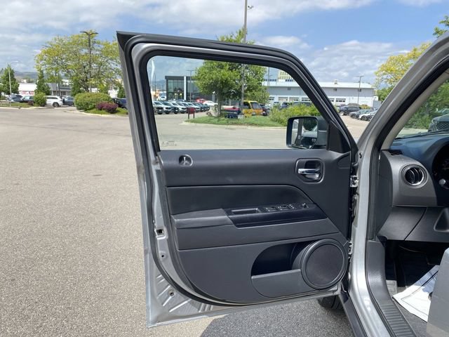 Used 2016 Jeep Patriot Latitude AWD/4WD image 11