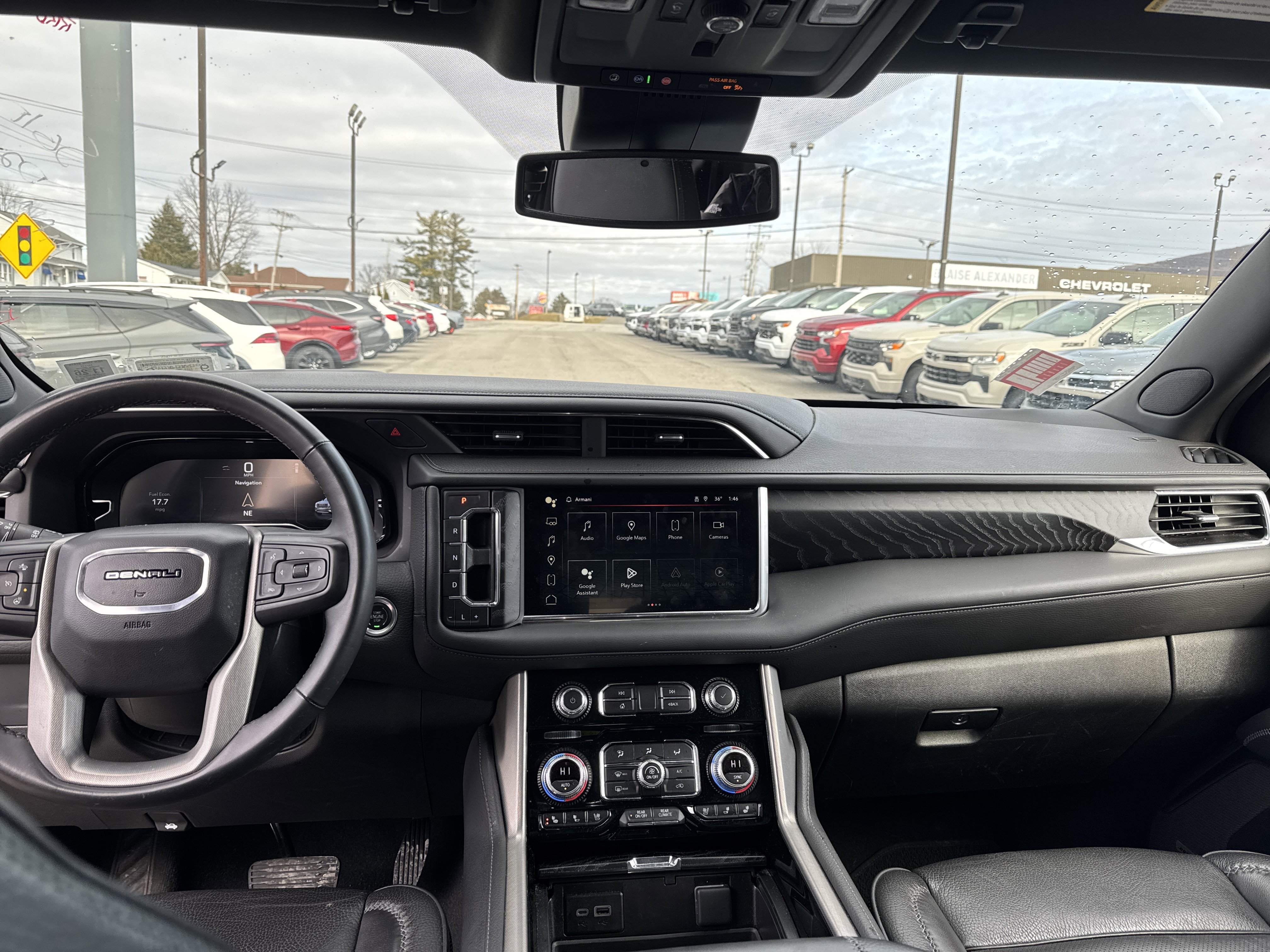 Used 2024 GMC Yukon XL Denali image 14