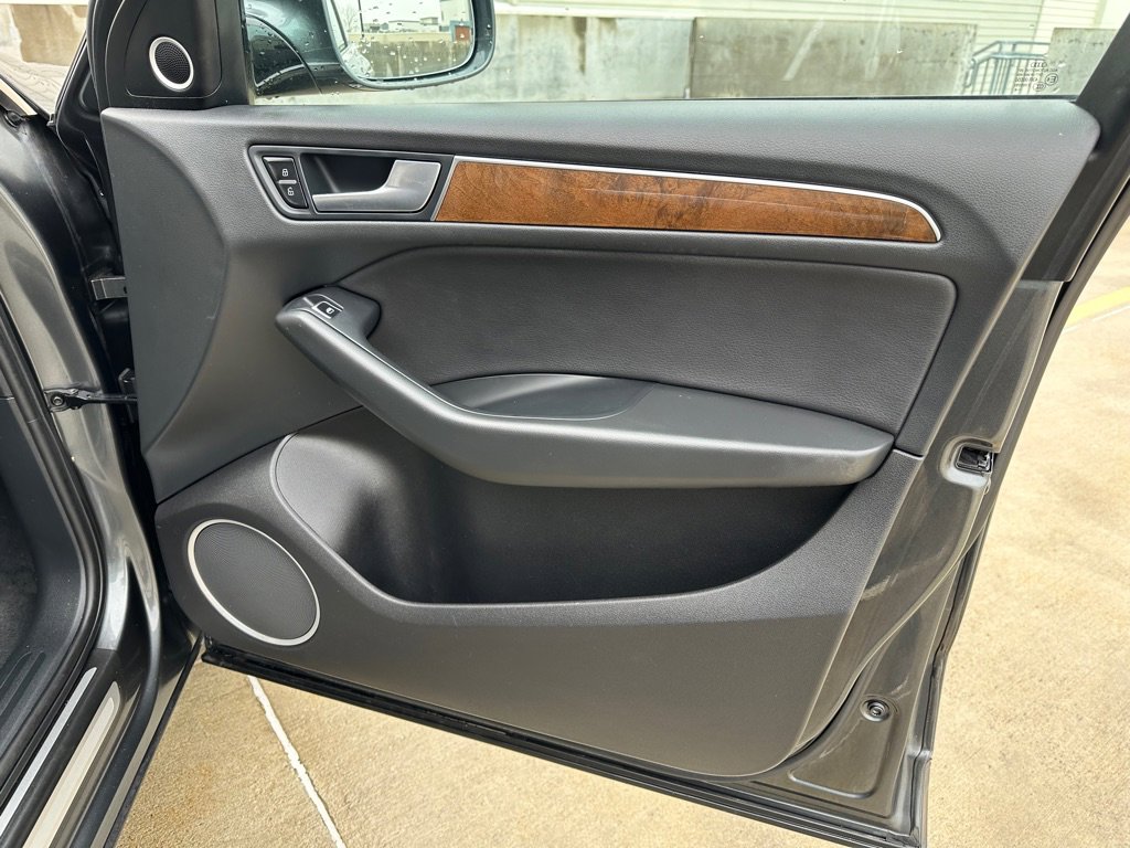 Used 2017 Audi Q5 2.0T Premium Plus w/ Technology Package image 25