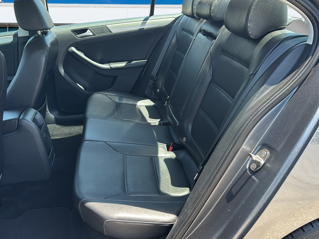 Used 2017 Volkswagen Jetta SE FWD image 12