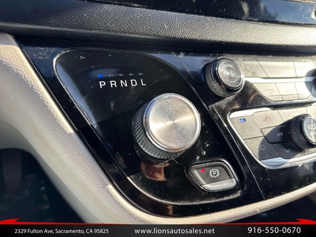 Used 2017 Chrysler Pacifica Touring-L FWD image 19