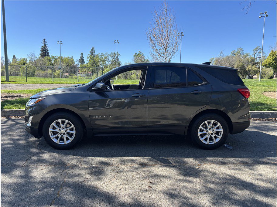 Used 2018 Chevrolet Equinox LS FWD image 4