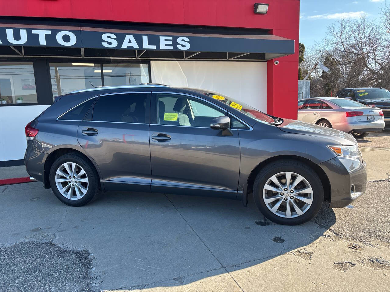 Used 2015 Toyota Venza LE AWD/4WD image 2