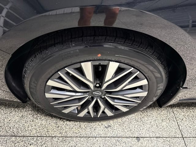 Used 2024 Nissan Altima 2.5 SV FWD image 4