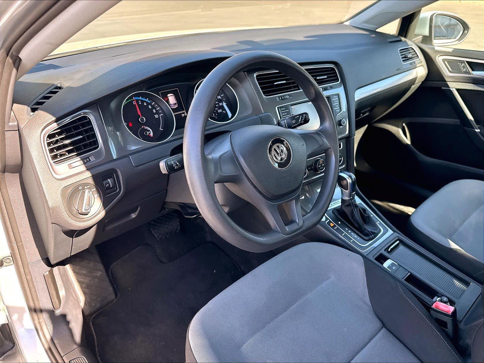 Used 2016 Volkswagen e-Golf SE w/ DC Fast Charging Package FWD image 18