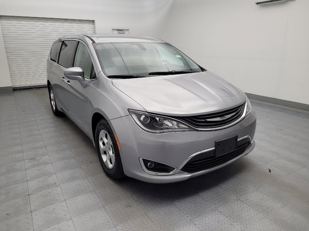 Used 2018 Chrysler Pacifica Touring Plus FWD image 13