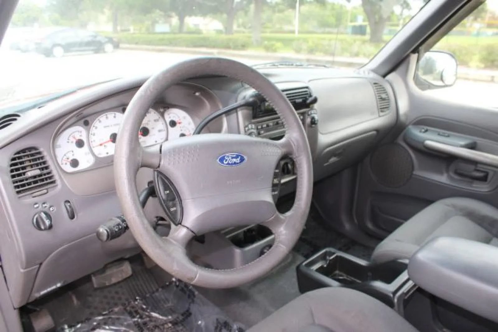 Used 2001 Ford Explorer Sport Trac 4x4 image 10