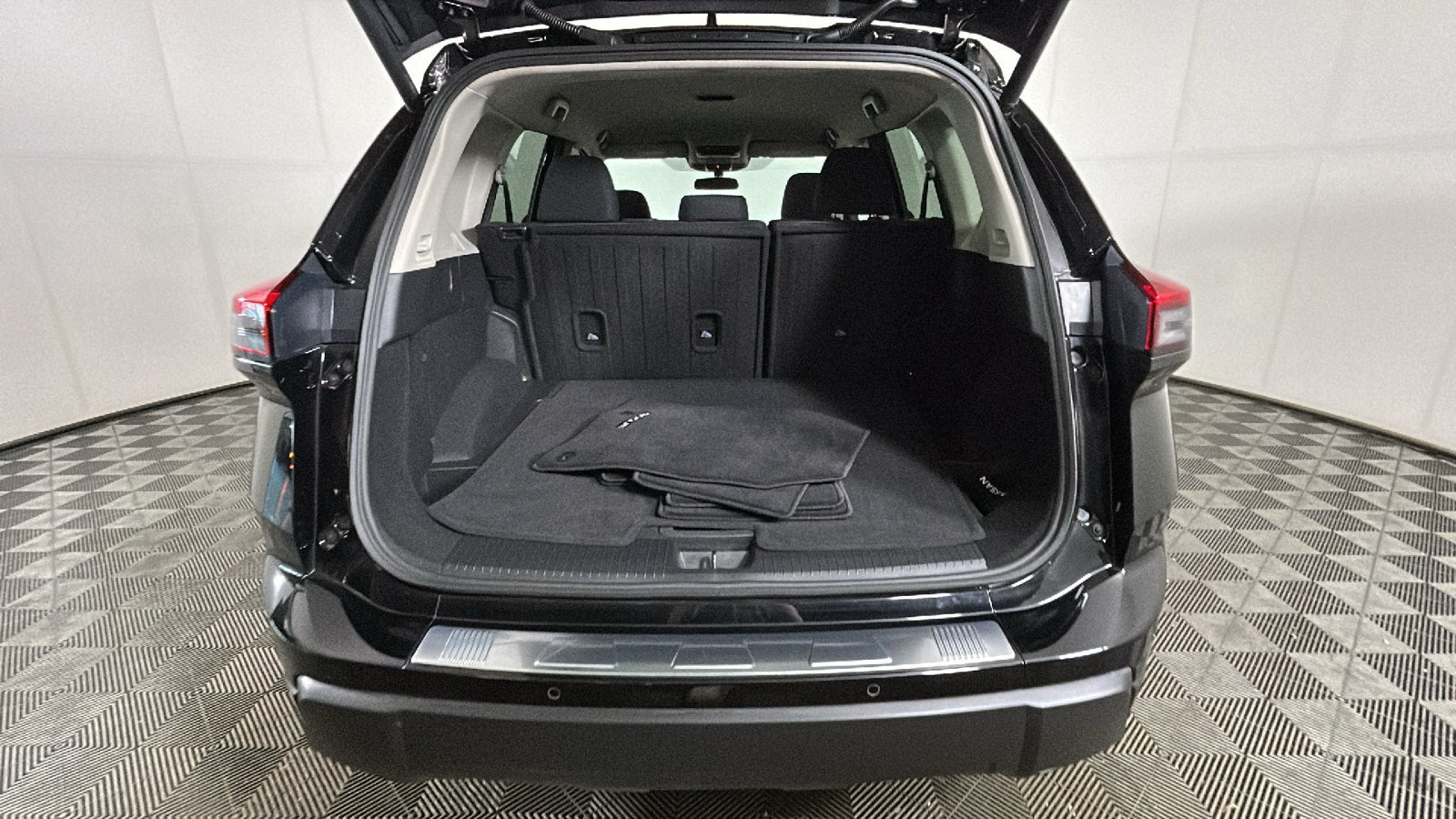 Certified 2026 Nissan Rogue SV AWD/4WD image 35