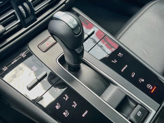 Certified 2024 Porsche Macan AWD/4WD image 19