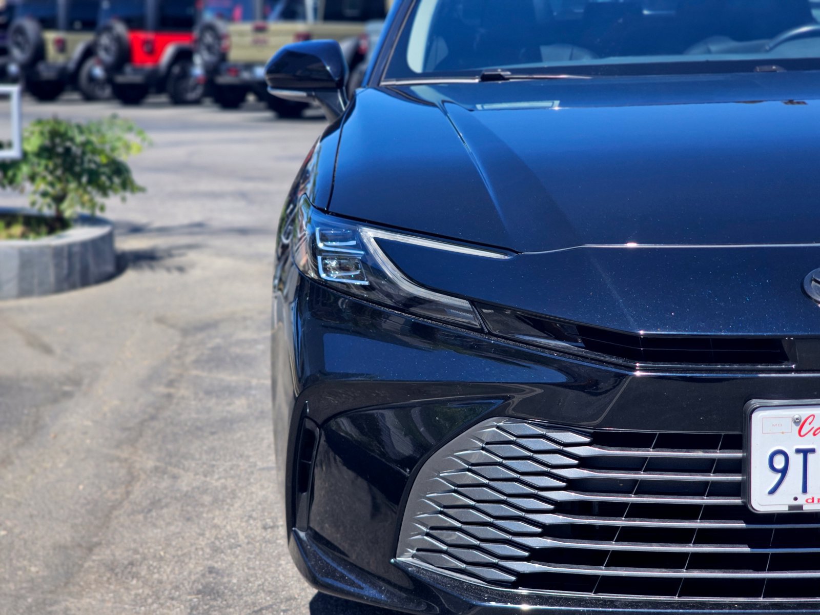 Used 2025 Toyota Camry XLE FWD image 3